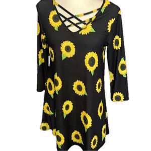 NWT Simply Southern Sunflower Tunic Top S